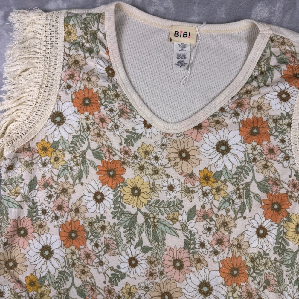 BiBi Womens Floral Waffle Knit Fringe Crochet Trim V-Neck Top Cream Medium*